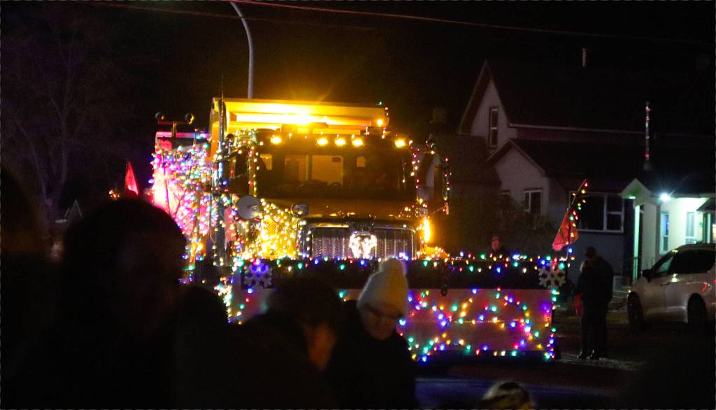 The Santa Claus Parade winds through downtown Ponoka Friday, Nov. 21. The evening was Moonlight Madness and the Kickoff to Christmas event. (Photos by Emily Jaycox/Ponoka News)